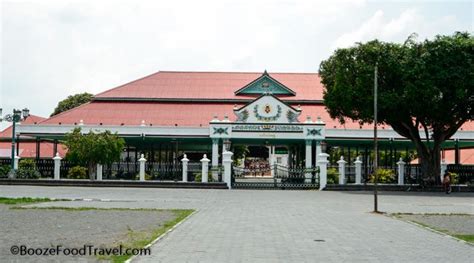 Yogyakarta Sultan Sarayı'nın Gizemli Yolculuğu ve Görkemli Tarihi!