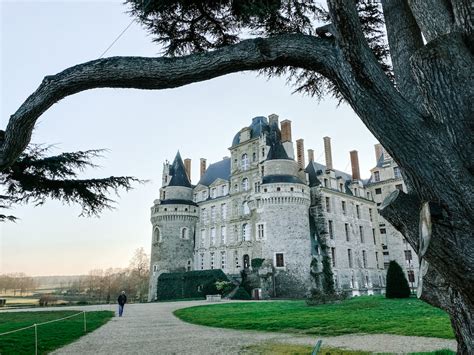 Château de Brissac: Muhteşem Bir Ortaçağ Şatosu ve Tarihin İzlerini Taşıyan Gizemli Odaları!