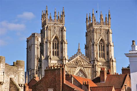 York Minsterinin Gotik Şaheseri ve Tarihi Mirası Keşfedin!