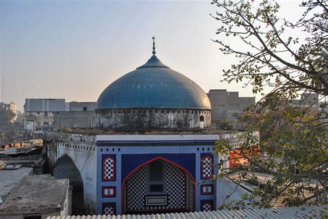 Neela Gumbad: Mavi Bir Eser ve Tarihin Gizemli Sesleri!