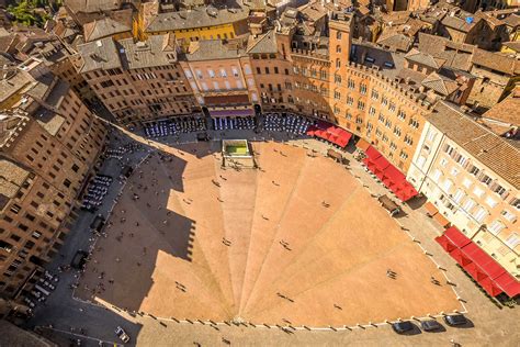  Piazza del Campo: Bir Orta Çağ Şöleni ve Tarihin Kalbinde Bir Buluşma Noktası!