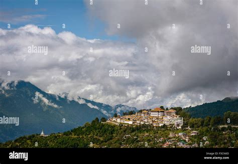  Tawang Manastırı: Hint Buzul Zirveleriyle Bezeli Ruhsal Bir Cennet!